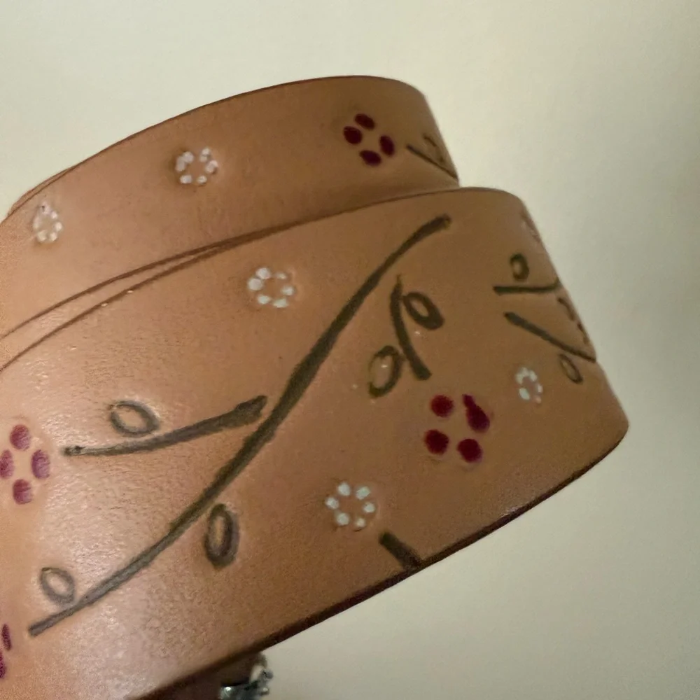 Vintage Y2K DKNY Floral Flower Embossed Tan Leather Belt Boho HoboWomen's Size M